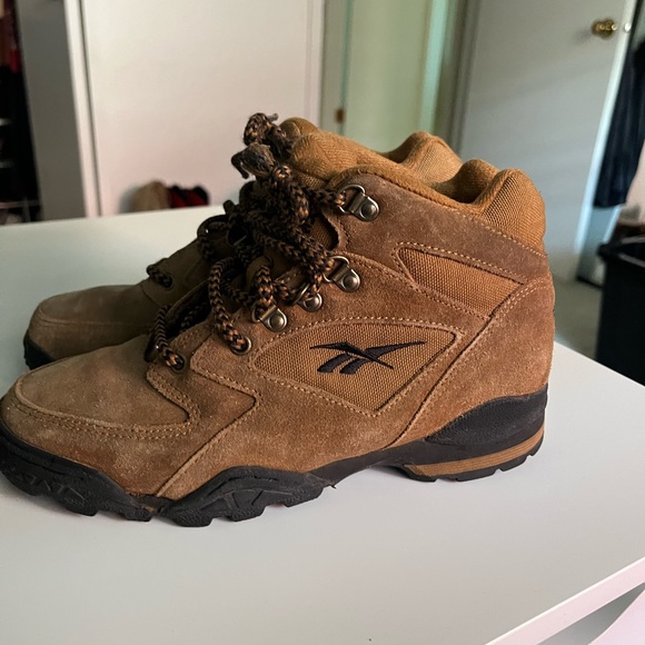 Reebok suede lace up Hiking Boot - Picture 3 of 5
